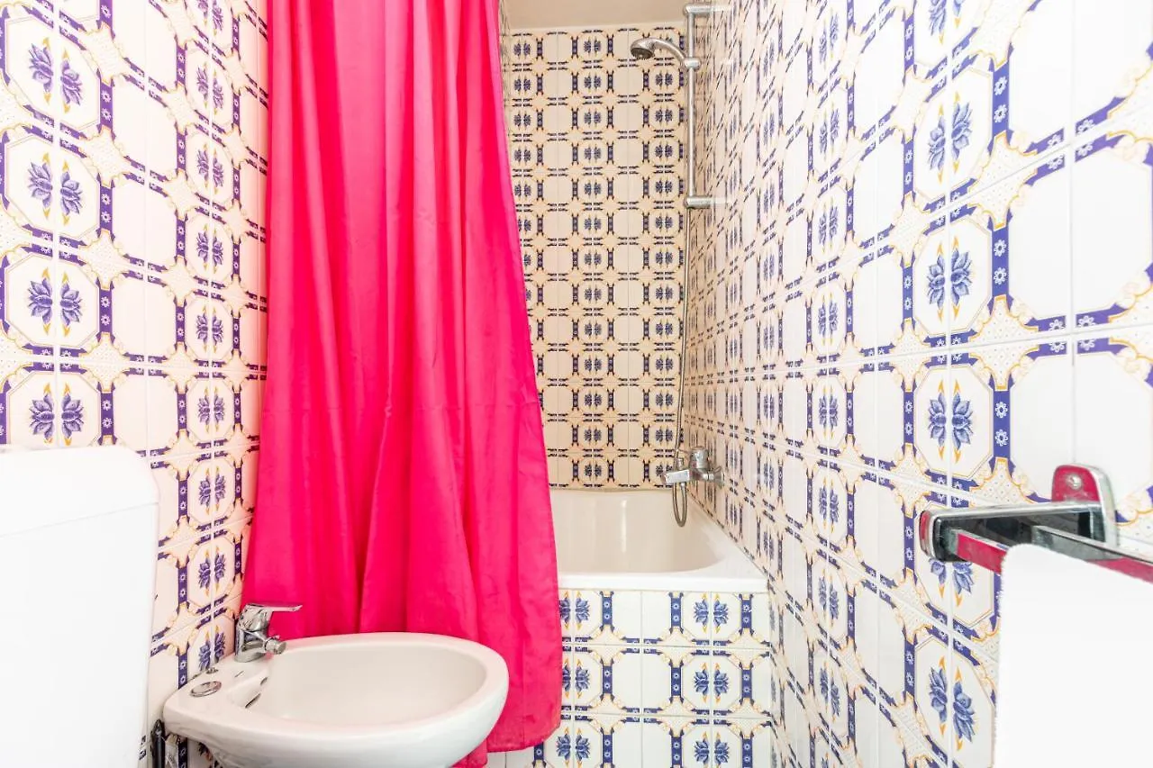روساس Basic Comfort Apartment Poeta Marquina Pb 2026