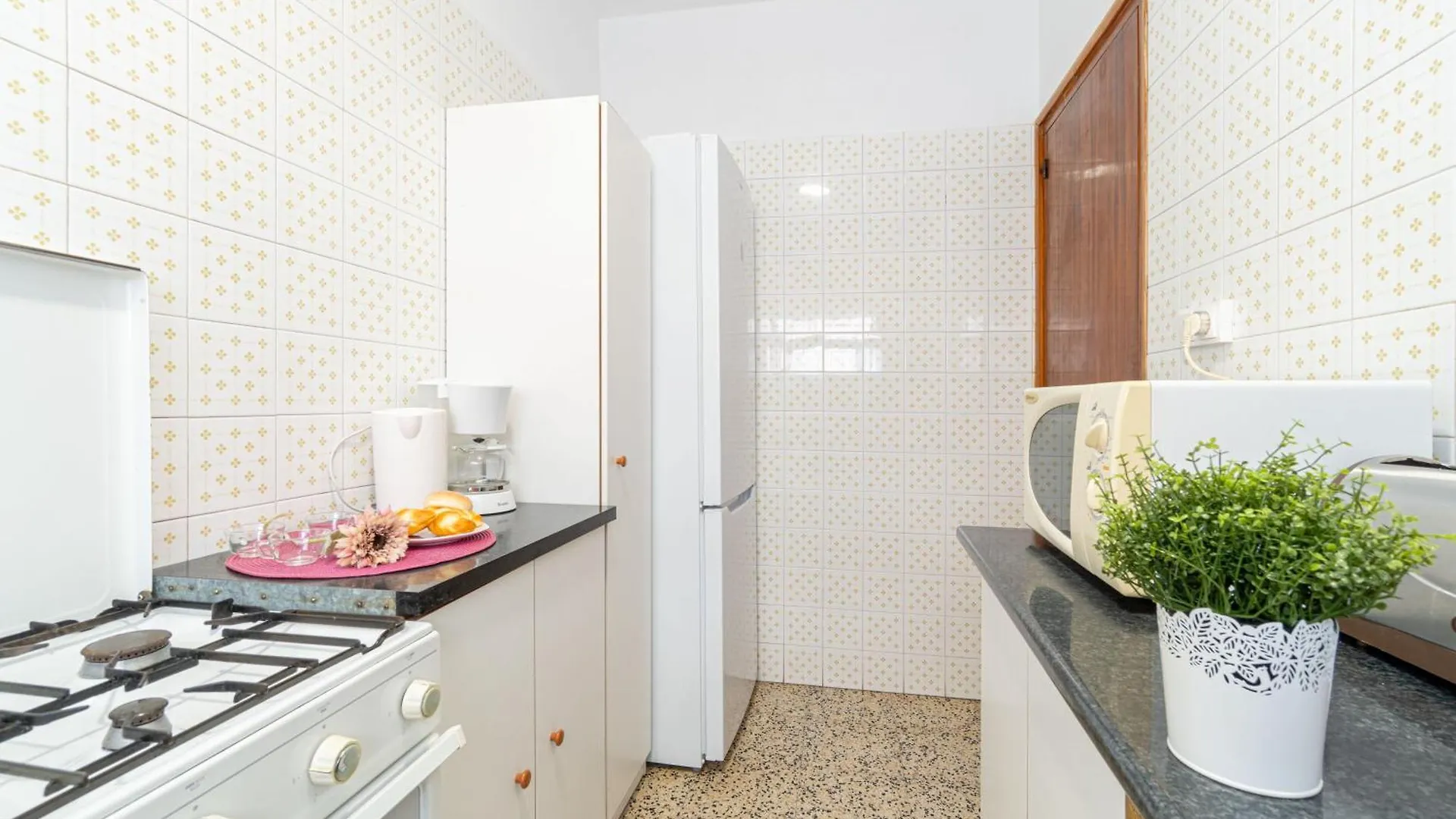 روساس Basic Comfort Apartment Poeta Marquina Pb 2026 إسبانيا