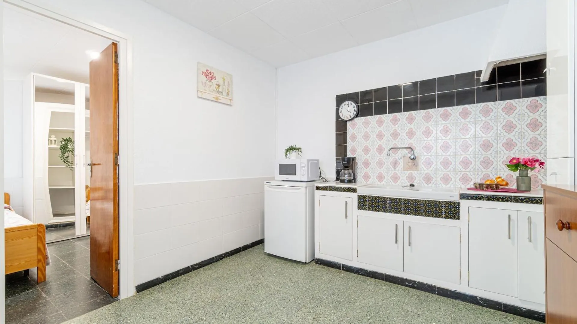 روساس Basic Comfort Apartment Poeta Marquina Pb 2026 إسبانيا