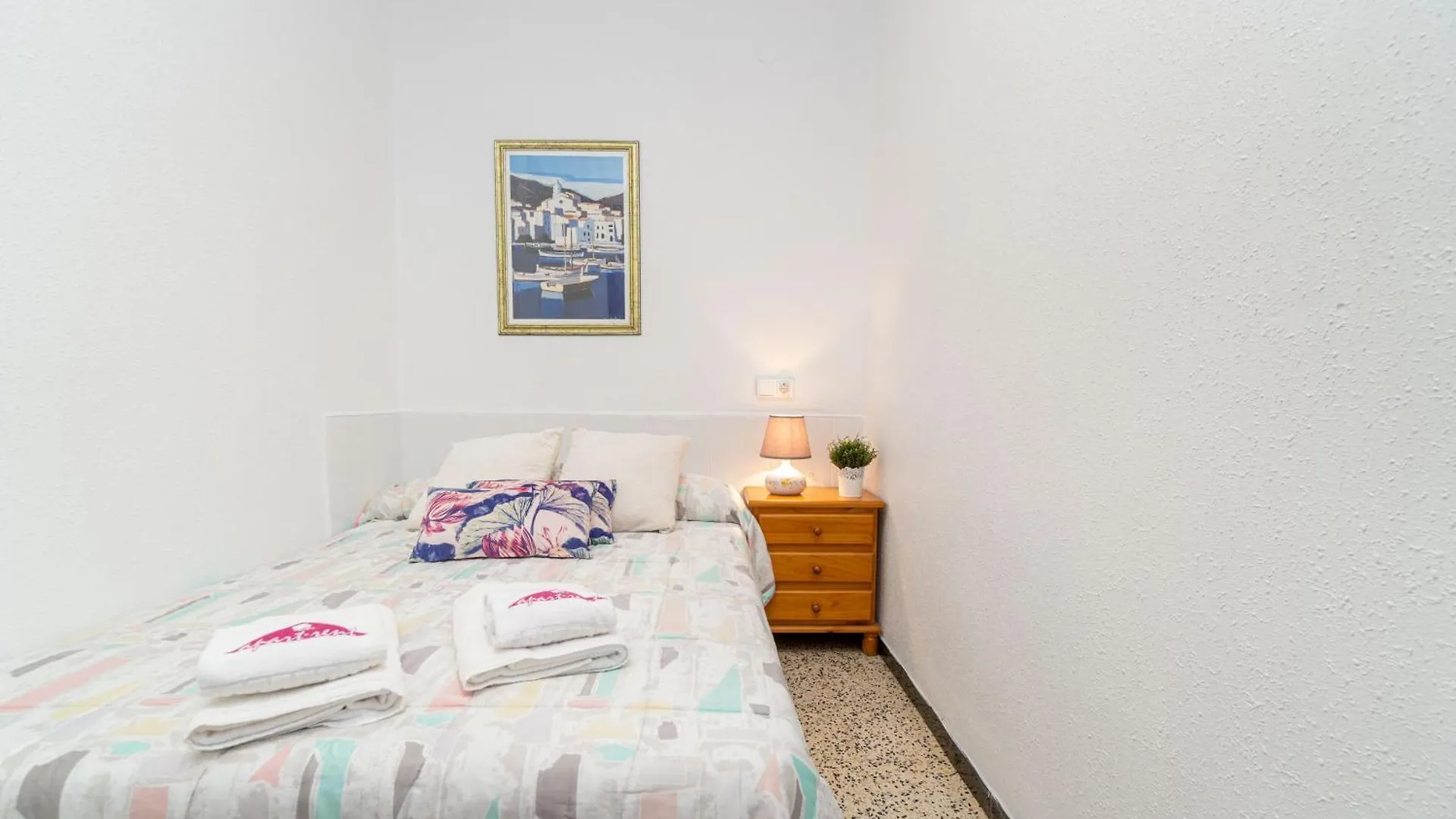 روساس Basic Comfort Apartment Poeta Marquina Pb 2026