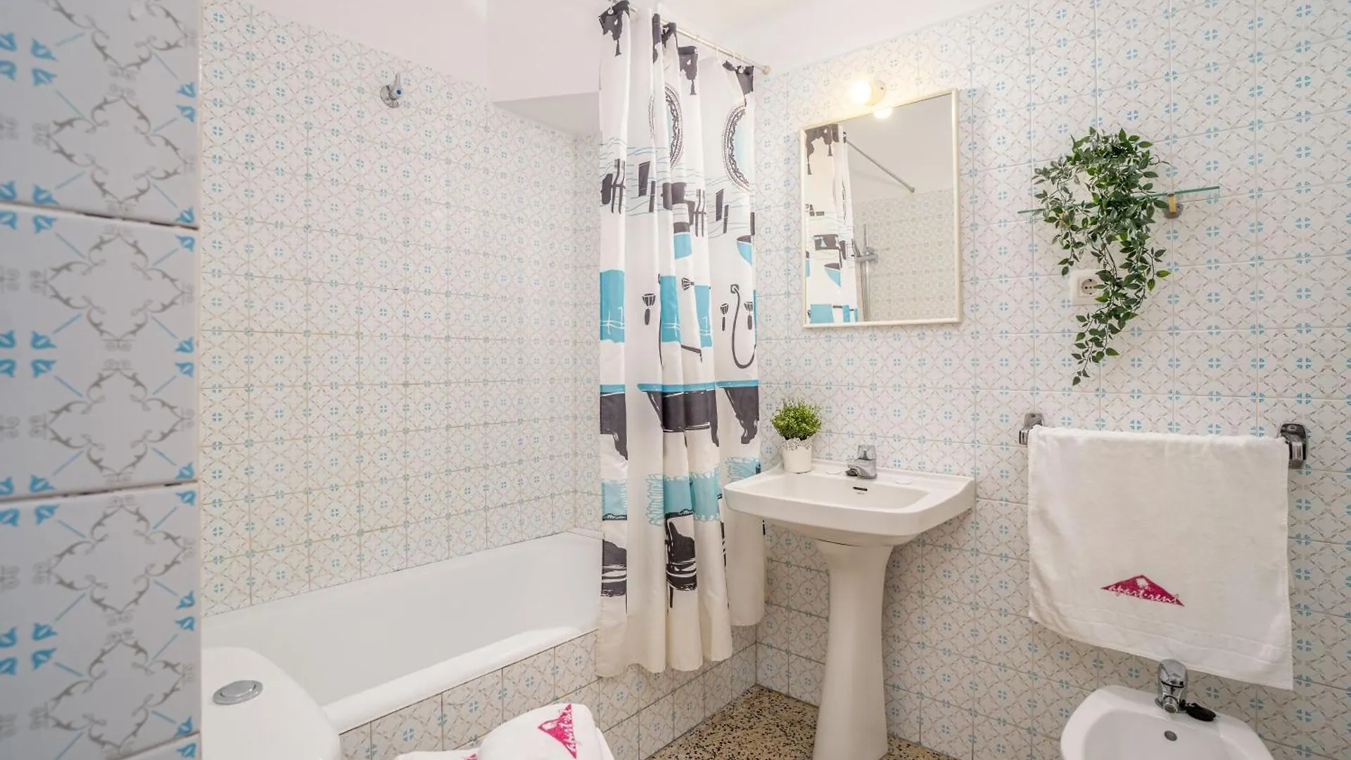 روساس Basic Comfort Apartment Poeta Marquina Pb 2026 0*,